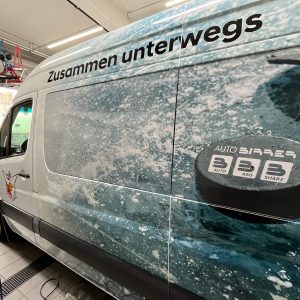 Bus mit Digitaldruck foliert